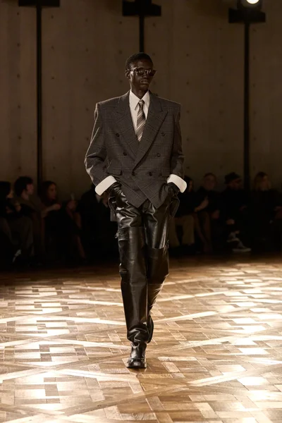 Look 26